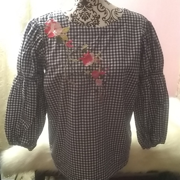 Cupio Tops - Cupio navy/white with floral top. NWT
